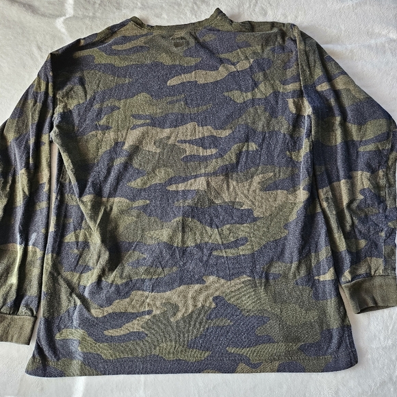 PINK Victoria’s Secret Camo Long Sleeve Shirt Women’s Medium Green Camouflage Lo - Picture 7 of 7